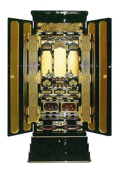 内側が金箔が施された黒の漆塗りの仏壇