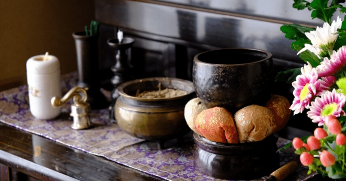 仏壇での「りん」の鳴らし方。正しい作法やマナーとは?