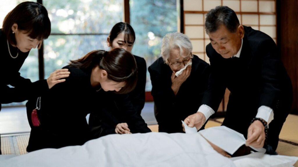 家族葬は4人など家族だけでも行える？内容や費用、注意点などを解説