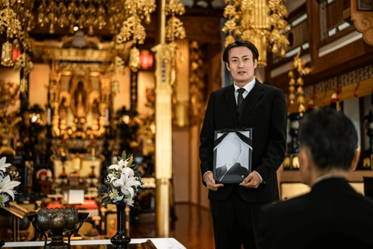 火葬場での挨拶マナーと例文｜火葬前・火葬後に喪主が伝えるべき言葉とは