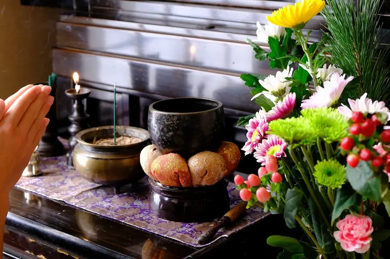 五供のひとつお花で仏壇に飾られている仏花の画像