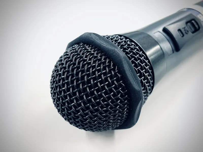 喪主挨拶に使うマイクのイメージ画像
