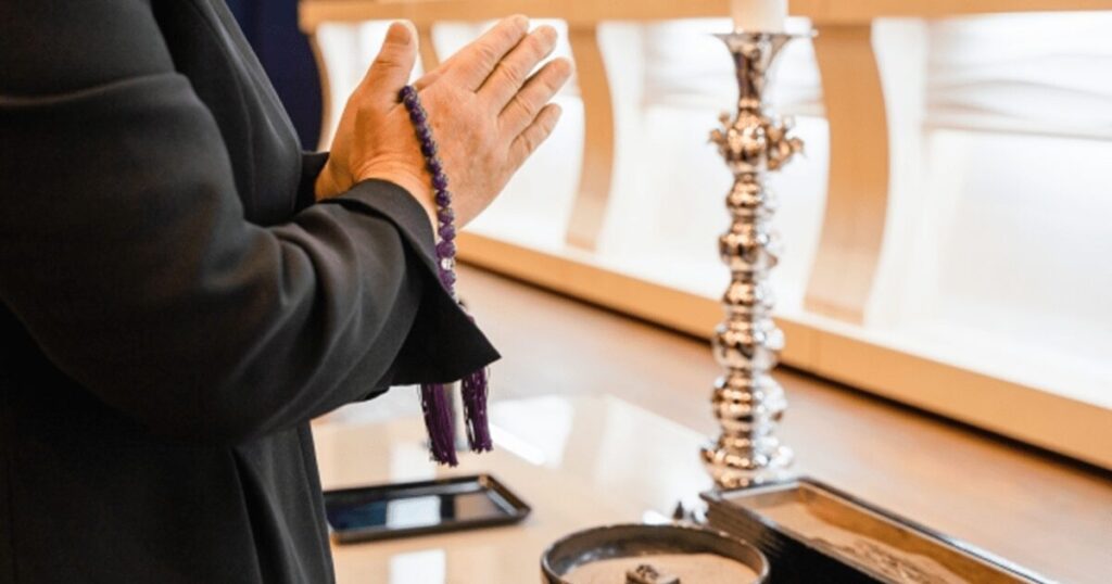 葬式をあげない「直葬」という選択肢。後悔しない葬儀の形を考えよう