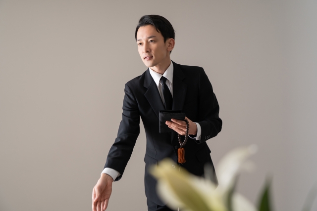 創価学会の【友人葬】とは？マナーや流れ、祭壇のお花について解説